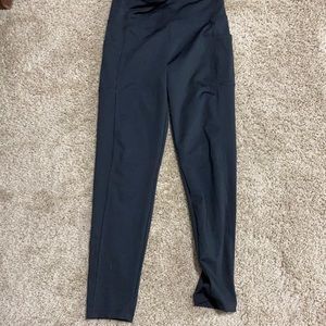 NEVER WORN athletic leggings with pockets